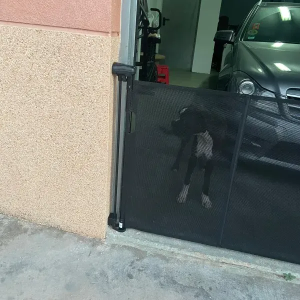 SnugGate retractable mesh gate installed and photographed by a verified buyer in Spain